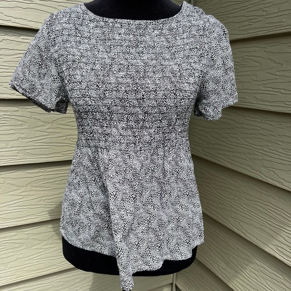 Urban Romantics women’s size S elastic top with short sleeves, black white